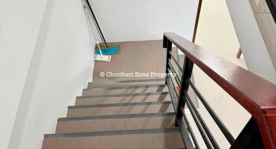 À vendre 4 chambres local commercial à Si Racha, Chonburi