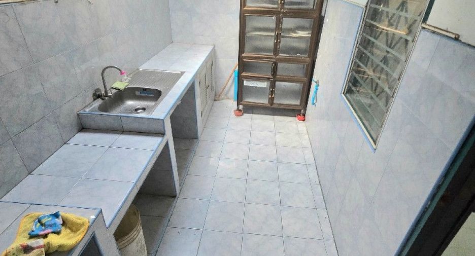 For sale 2 bedrooms townhouse in Phra Samut Chedi, Samut Prakan