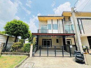 Reihenhaus zum Kauf mit 4 Zimmer in Saphan Sung, Bangkok