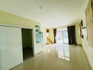 Reihenhaus zum Kauf mit 4 Zimmer in Saphan Sung, Bangkok