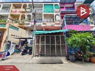 Casa adosada en venta de 3 habitaciones en Thung Khru, Bangkok