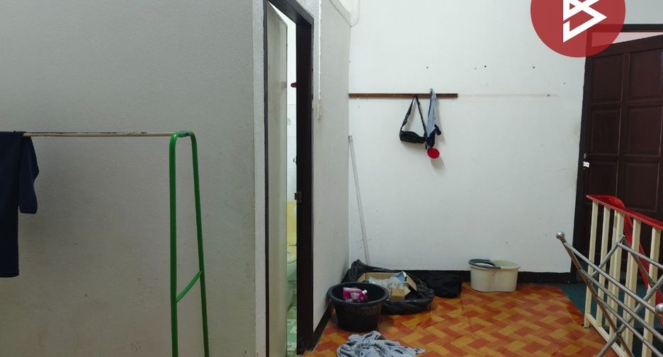 Casa adosada en venta de 3 habitaciones en Thung Khru, Bangkok