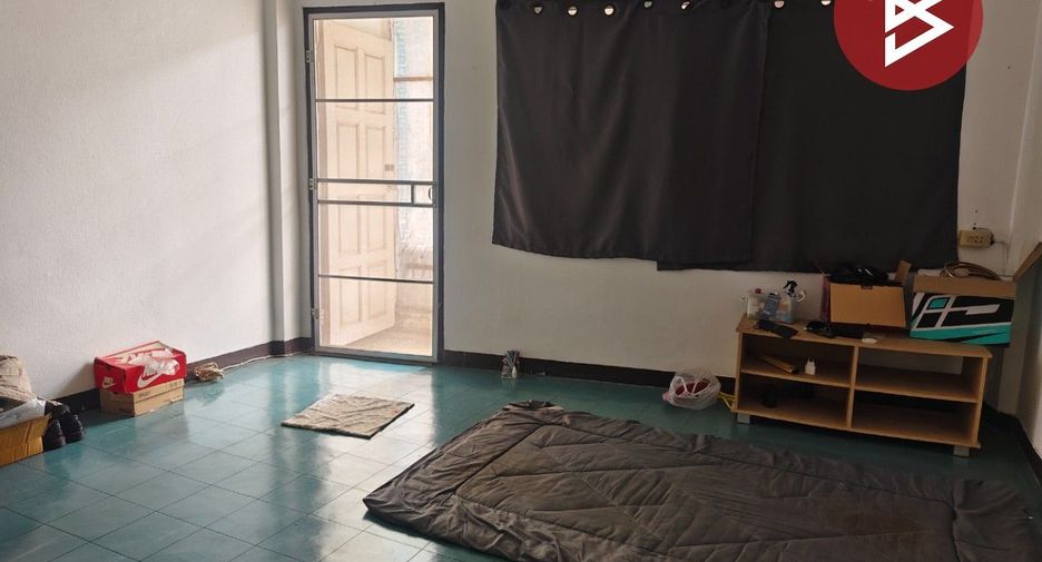 Casa adosada en venta de 3 habitaciones en Thung Khru, Bangkok