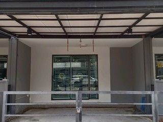 For sale 3 bedrooms townhouse in Rat Burana, Bangkok