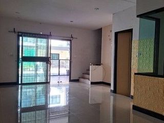 For sale 4 bedrooms townhouse in Nong Chok, Bangkok