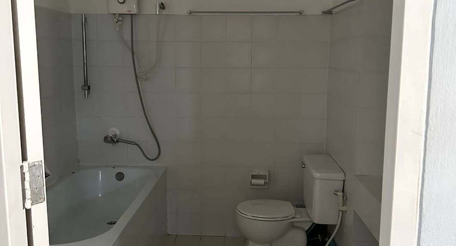 For rent 2 bedrooms condo in Phra Khanong, Bangkok