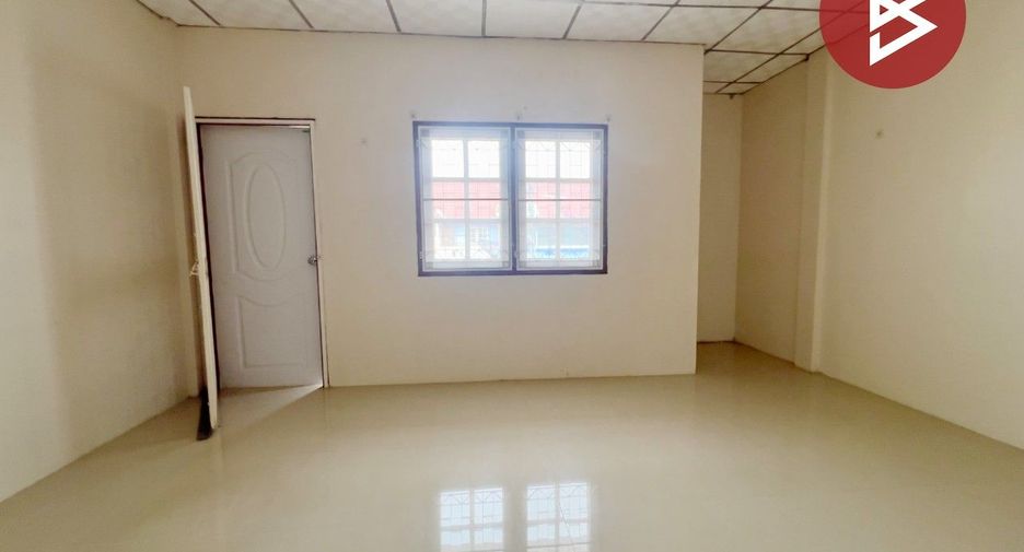 Reihenhaus zur Miete und zum Kauf mit 2 Zimmer in Mueang Nakhon Pathom, Nakhon Pathom