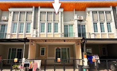 For sale 4 bedrooms townhouse in Khlong Sam Wa, Bangkok