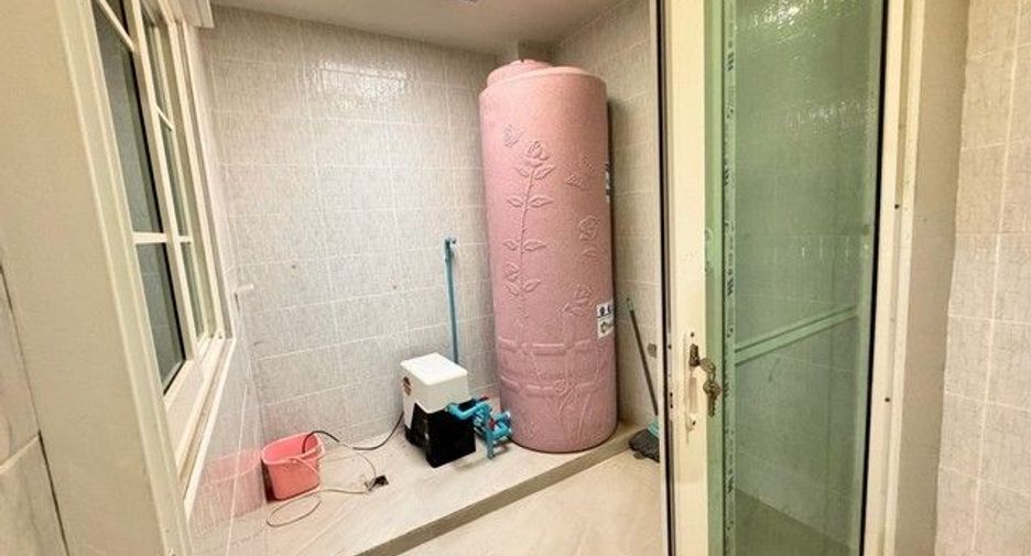 For sale 4 bedrooms townhouse in Khlong Sam Wa, Bangkok