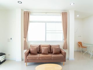 À vendre 3 chambres maison de ville à Klaeng, Rayong