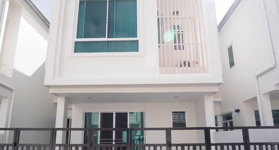 À vendre 3 chambres maison de ville à Klaeng, Rayong