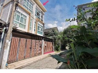 Reihenhaus zum Kauf mit 4 Zimmer in Huai Khwang, Bangkok