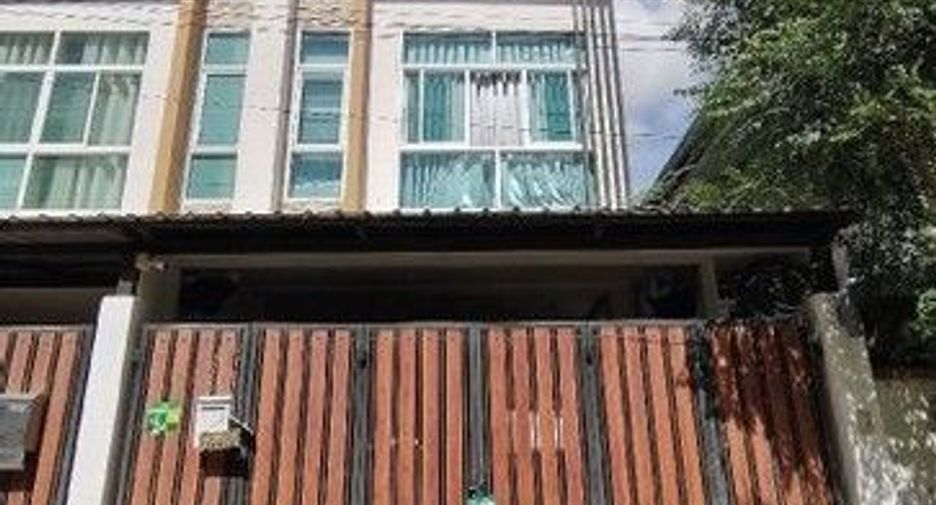 Reihenhaus zum Kauf mit 4 Zimmer in Huai Khwang, Bangkok