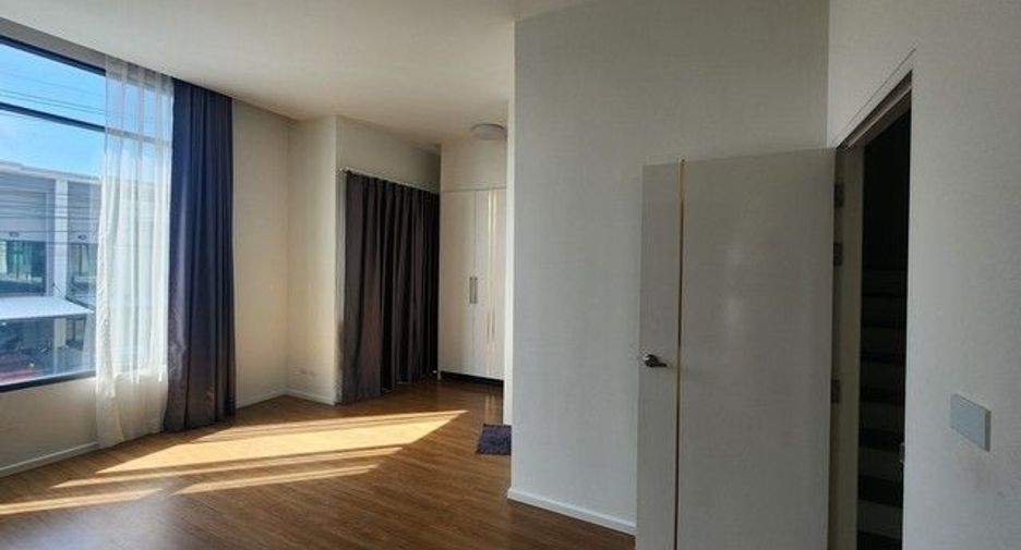 For sale 3 bedrooms townhouse in Sai Mai, Bangkok