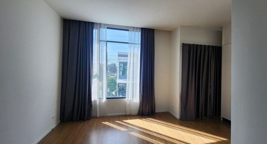 For sale 3 bedrooms townhouse in Sai Mai, Bangkok