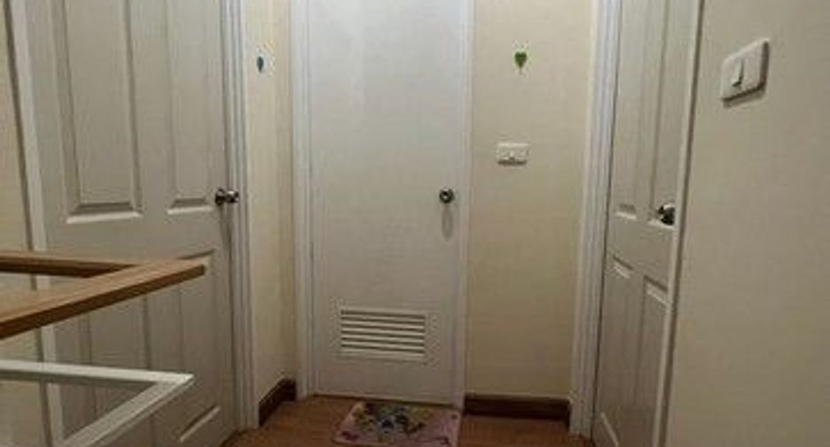 Casa adosada en venta de 3 habitaciones en Bang Khen, Bangkok