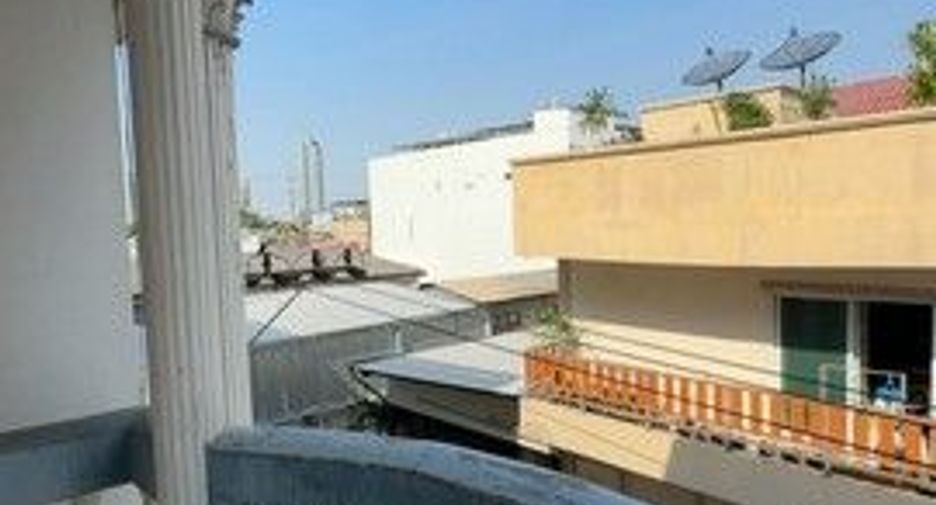 出售 3 卧室 商业空间 在 Khlong San, 曼谷