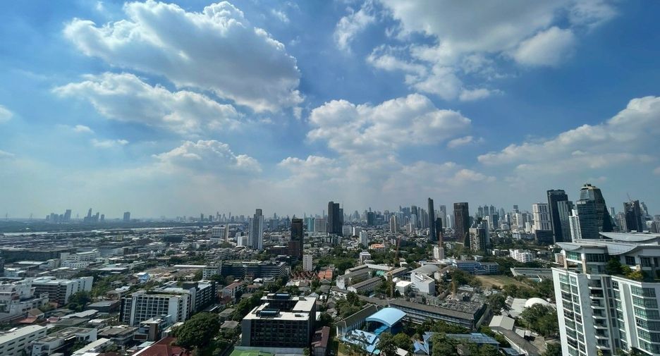 For rent 1 bed condo in Khlong Toei, Bangkok
