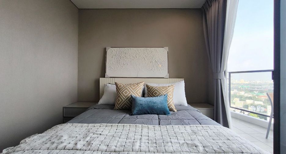 For rent 2 bedrooms condo in Huai Khwang, Bangkok