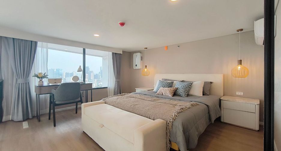 For rent 2 bedrooms condo in Huai Khwang, Bangkok