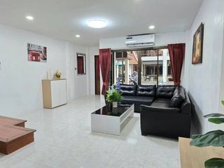 Casa adosada en alquiler de 4 habitaciones en Bang Lamung, Chonburi