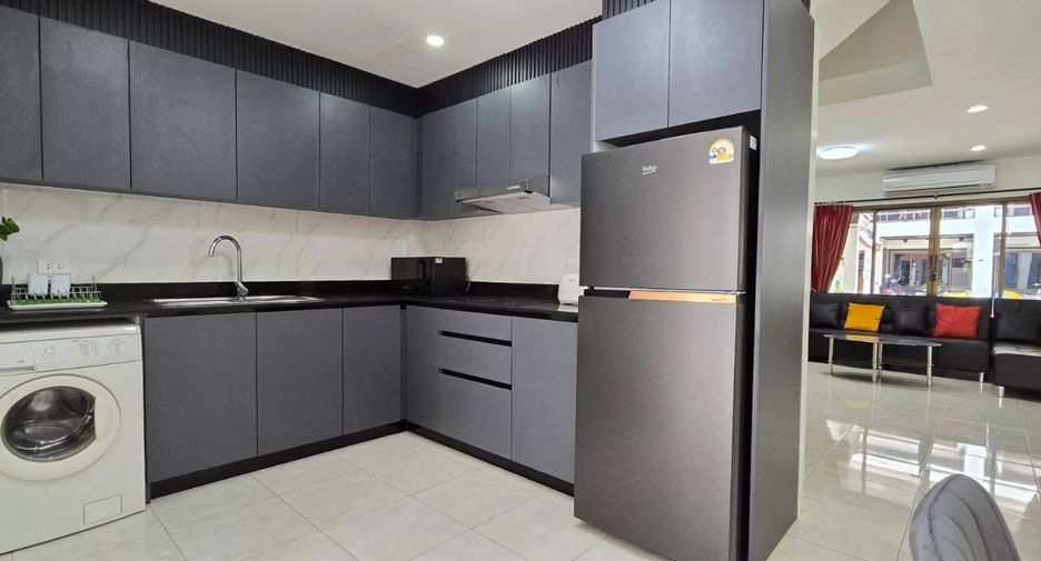 Casa adosada en alquiler de 4 habitaciones en Bang Lamung, Chonburi