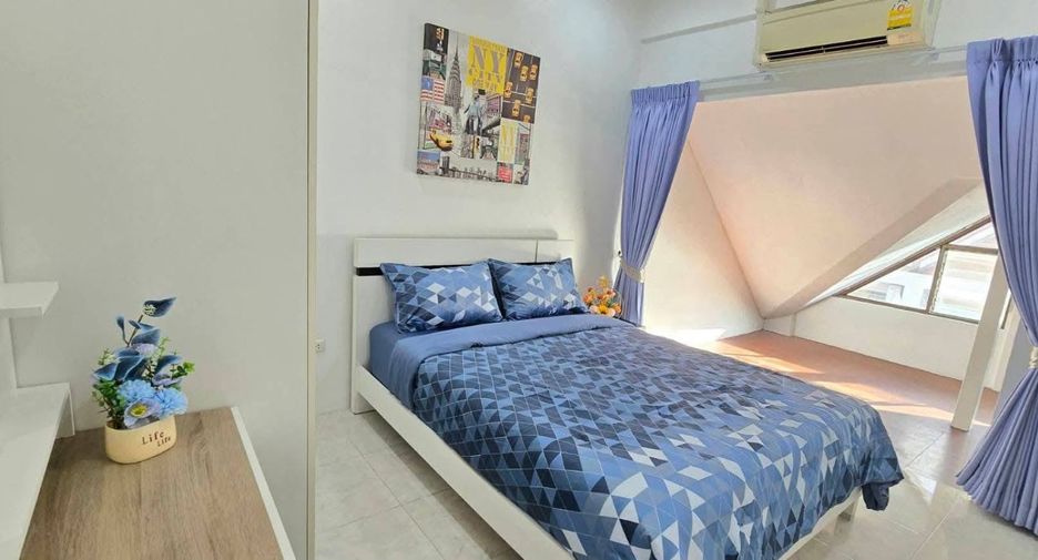 Casa adosada en alquiler de 4 habitaciones en Bang Lamung, Chonburi