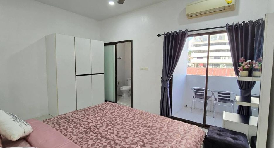 Casa adosada en alquiler de 4 habitaciones en Bang Lamung, Chonburi