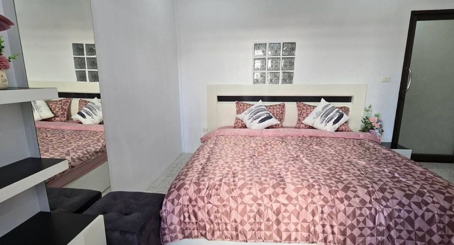 Casa adosada en alquiler de 4 habitaciones en Bang Lamung, Chonburi