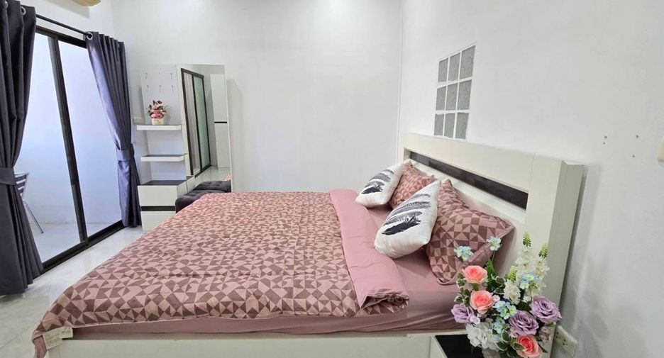 Casa adosada en alquiler de 4 habitaciones en Bang Lamung, Chonburi