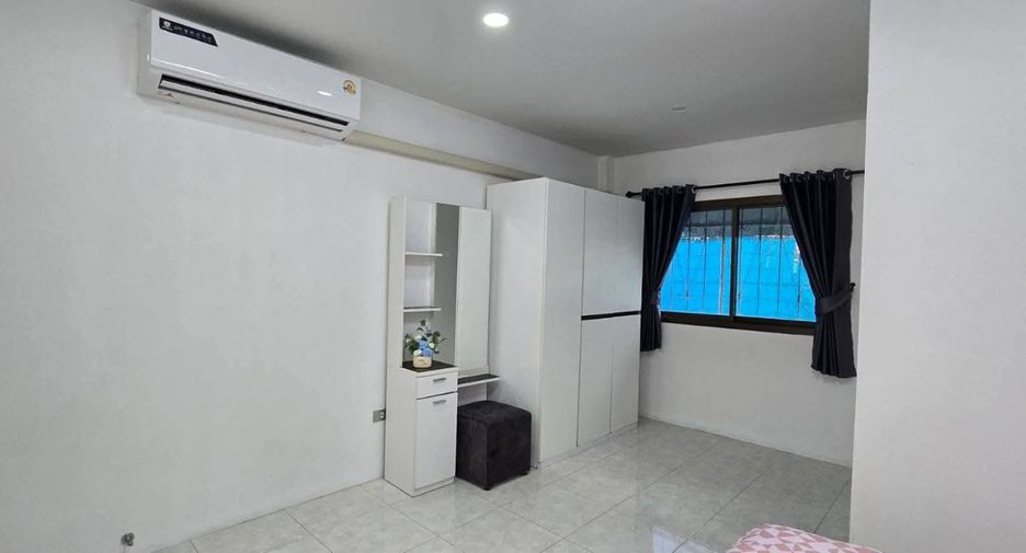 Casa adosada en alquiler de 4 habitaciones en Bang Lamung, Chonburi