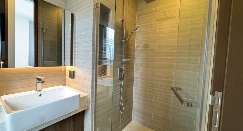For sale 3 bedrooms condo in Watthana, Bangkok