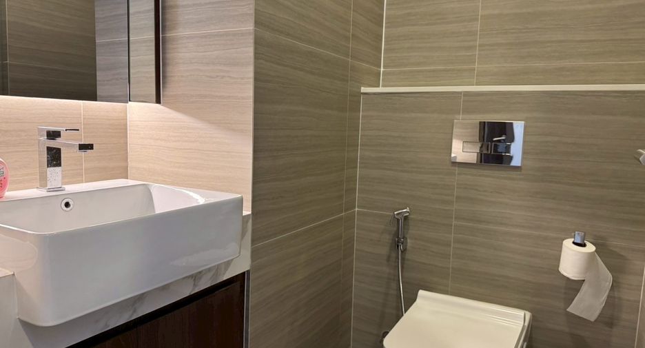 For sale 3 bedrooms condo in Watthana, Bangkok