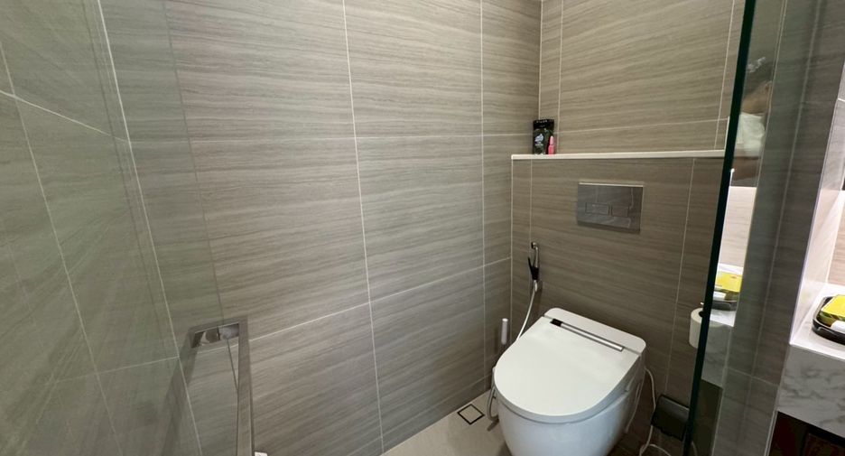 For sale 3 bedrooms condo in Watthana, Bangkok