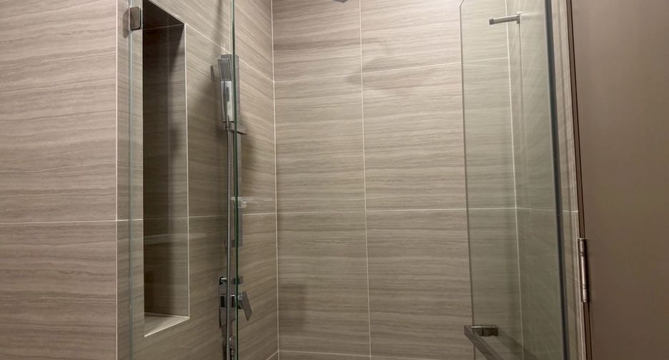 For sale 3 bedrooms condo in Watthana, Bangkok