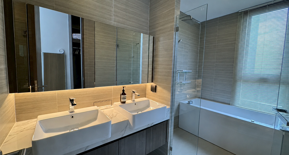 For sale 3 bedrooms condo in Watthana, Bangkok