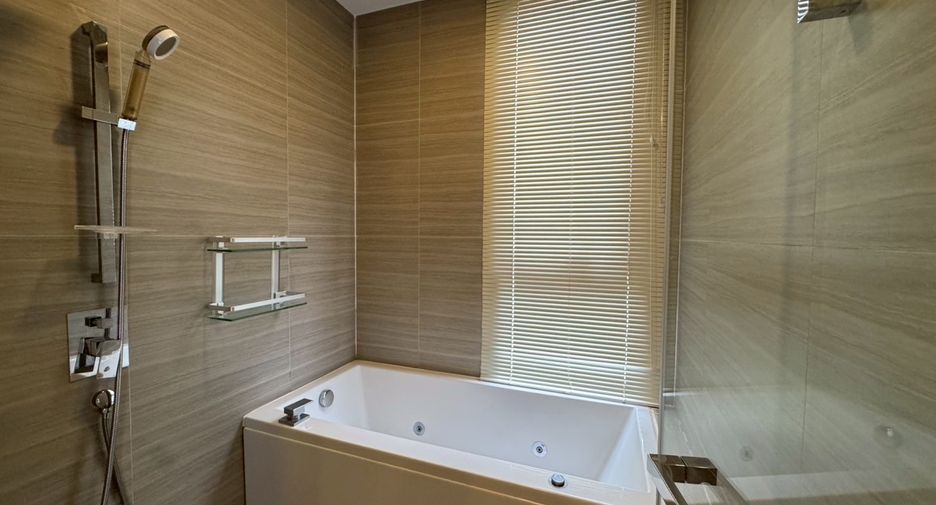 For sale 3 bedrooms condo in Watthana, Bangkok
