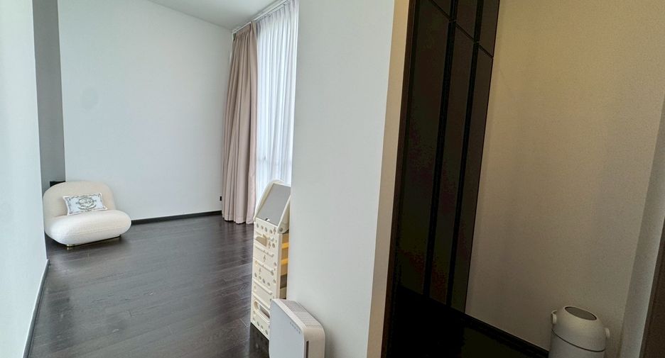 For sale 3 bedrooms condo in Watthana, Bangkok