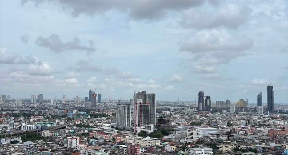 For rent 3 bedrooms condo in Bang Kho Laem, Bangkok