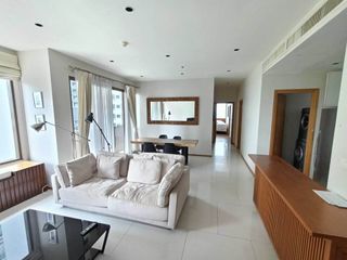 For rent 2 bedrooms apartment in Khlong Toei, Bangkok