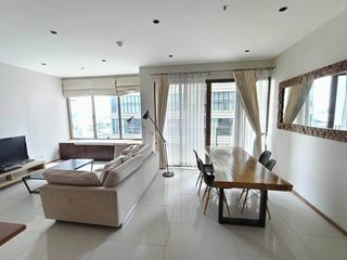 For rent 2 bedrooms apartment in Khlong Toei, Bangkok