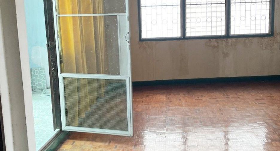 For sale 4 bedrooms retail Space in Bang Kho Laem, Bangkok