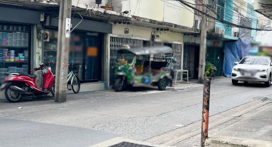 For sale 4 bedrooms retail Space in Bang Kho Laem, Bangkok