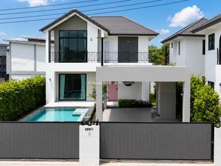 Villa en venta de 5 habitaciones en Si Racha, Chonburi