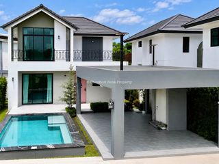 Villa en venta de 5 habitaciones en Si Racha, Chonburi