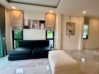 Villa en venta de 5 habitaciones en Si Racha, Chonburi