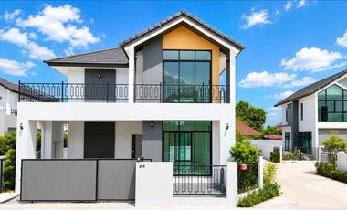 For sale 4 bedrooms house in Si Racha, Chonburi