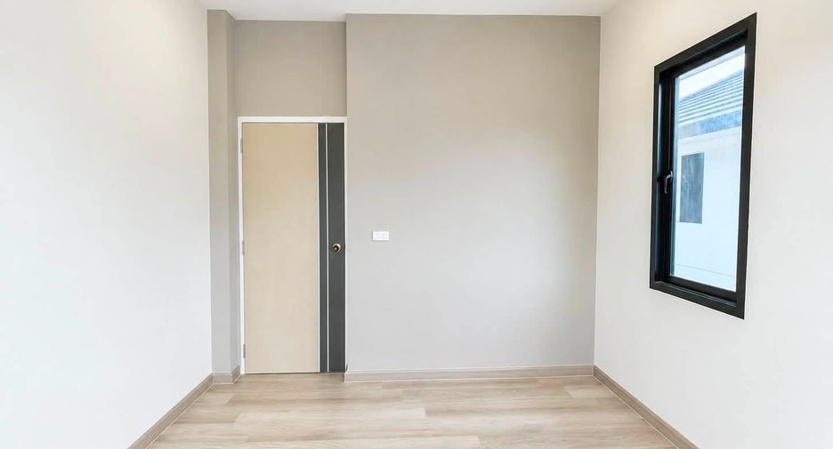 For sale 4 bedrooms house in Si Racha, Chonburi