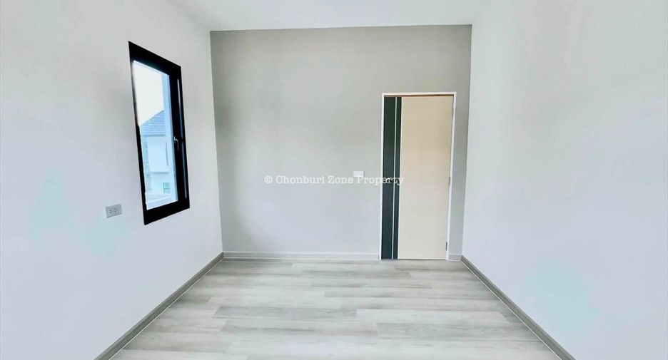 For sale 4 bedrooms house in Si Racha, Chonburi