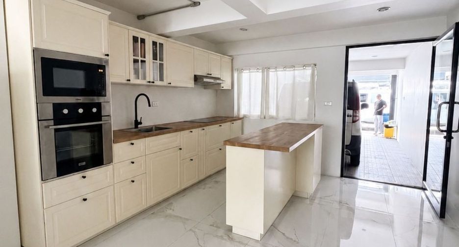 Haus zum Kauf mit 2 Zimmer in Lat Phrao, Bangkok